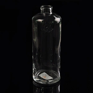 Whisky glass bottle with crystal glass