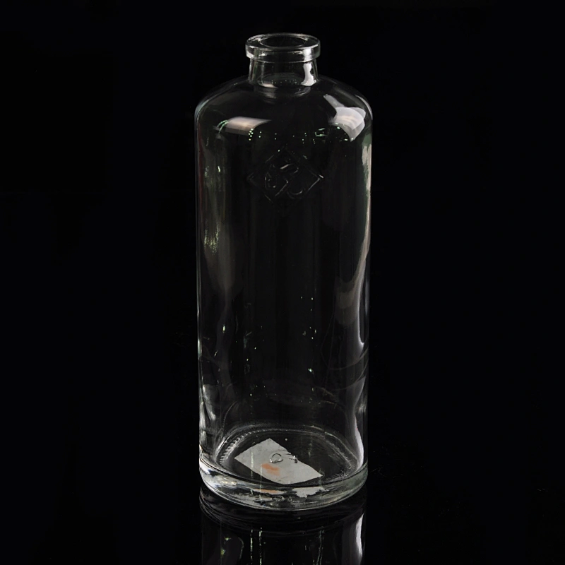Whisky glass bottle with crystal glass