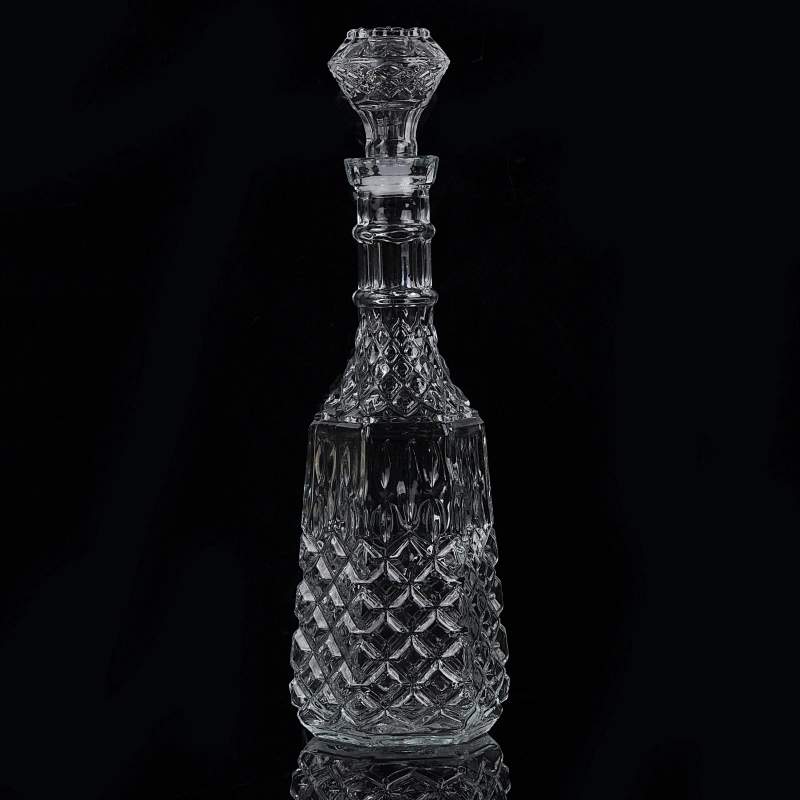Whisky glass bottle with crystal glass