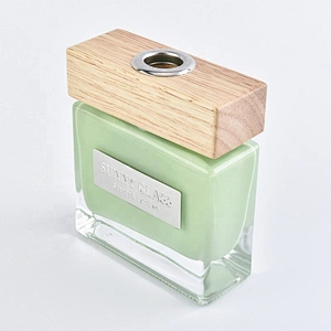 Wholesales luxury square scented colors glass diffuser bottles with wood cap