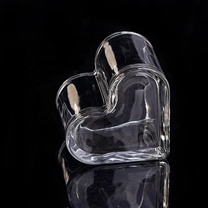Wholesales luxury heart shape tealight glass candle jar with lids