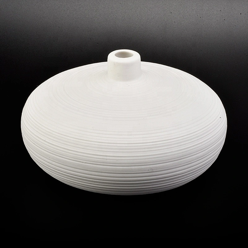 Matte handmade candle scented holder ceramic candle jar with flower home decor wholesale