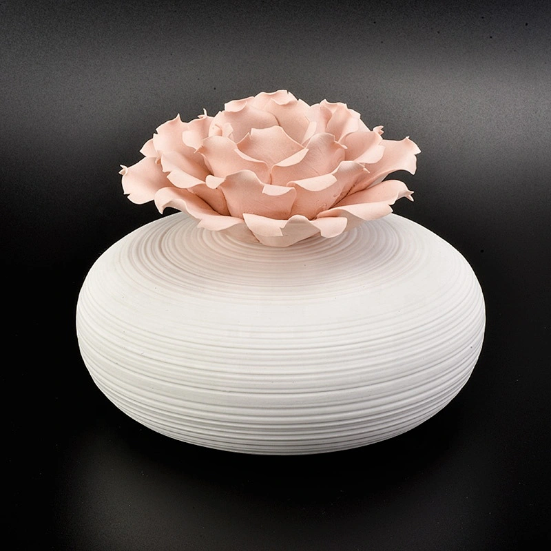 Matte handmade candle scented holder ceramic candle jar with flower home decor wholesale