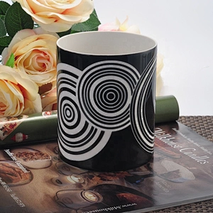Round beautiful ceramic candle jar black
