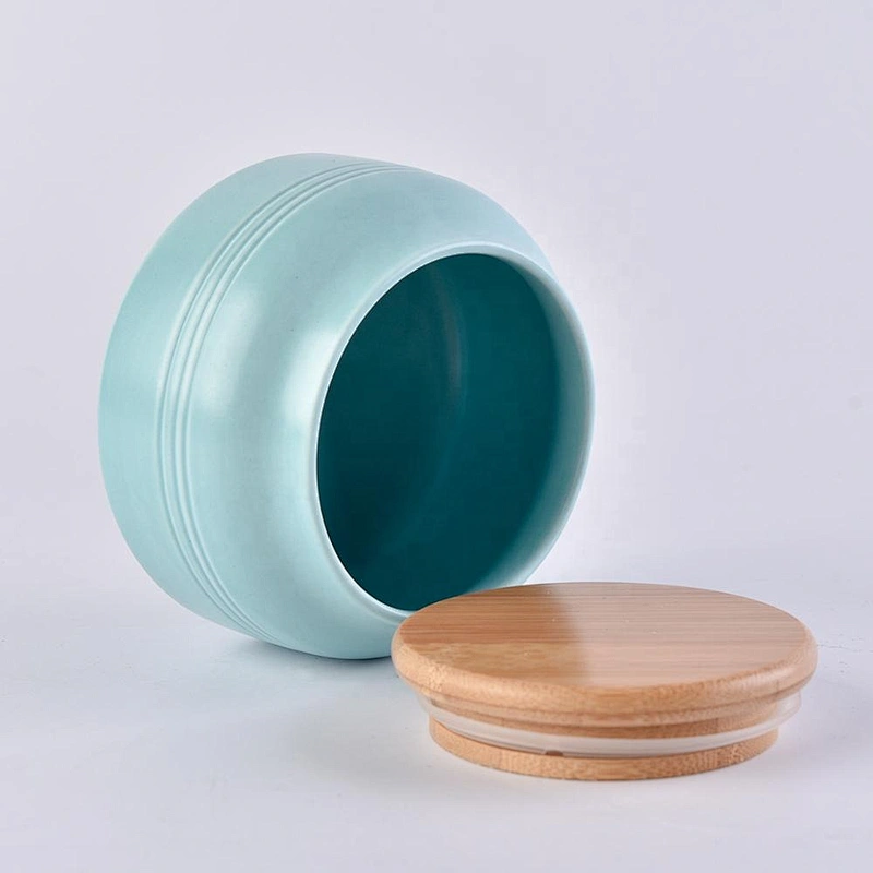 Wholesales glaze matte ceramic candle holder with wooden lid
