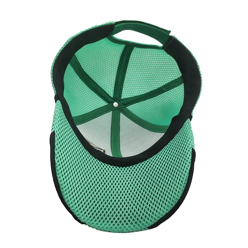 High quality baseball caps with embroidered custom logo and in Sandwich material