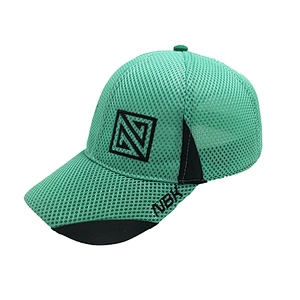 High quality baseball caps with embroidered custom logo and in Sandwich material