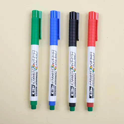4 CD permanent markers with rubber top