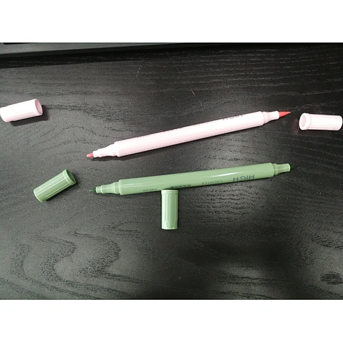 Dual tip highlighters