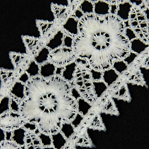 Gentle Flower Pattern 4cm Polyester Embroidery Lace