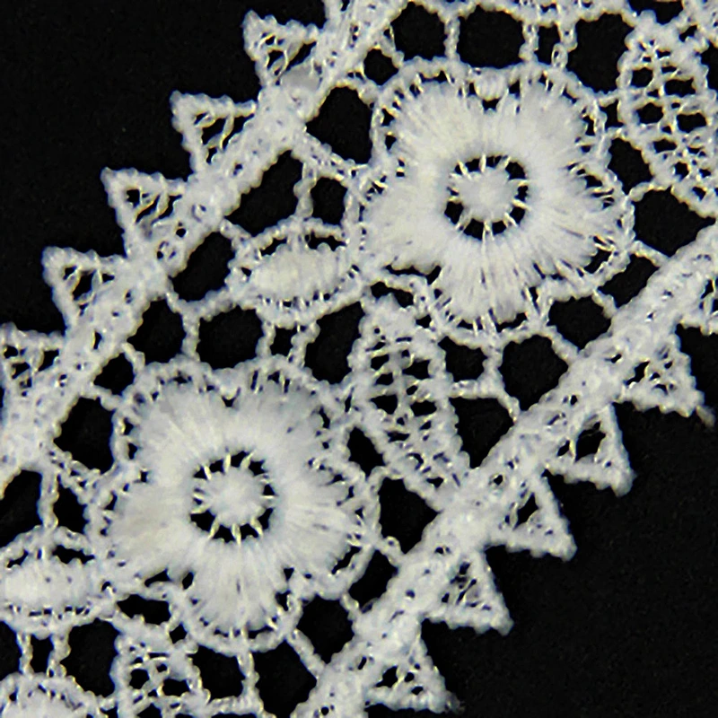 Gentle Flower Pattern 4cm Polyester Embroidery Lace