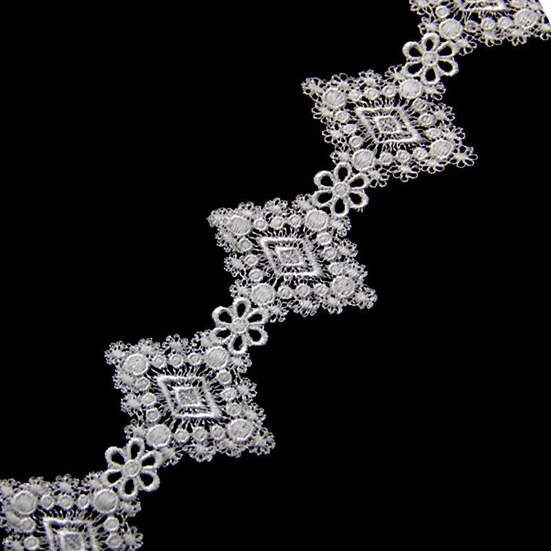 8cm Mesh Embroidery Chemical Bridal Lace with Fresh Design