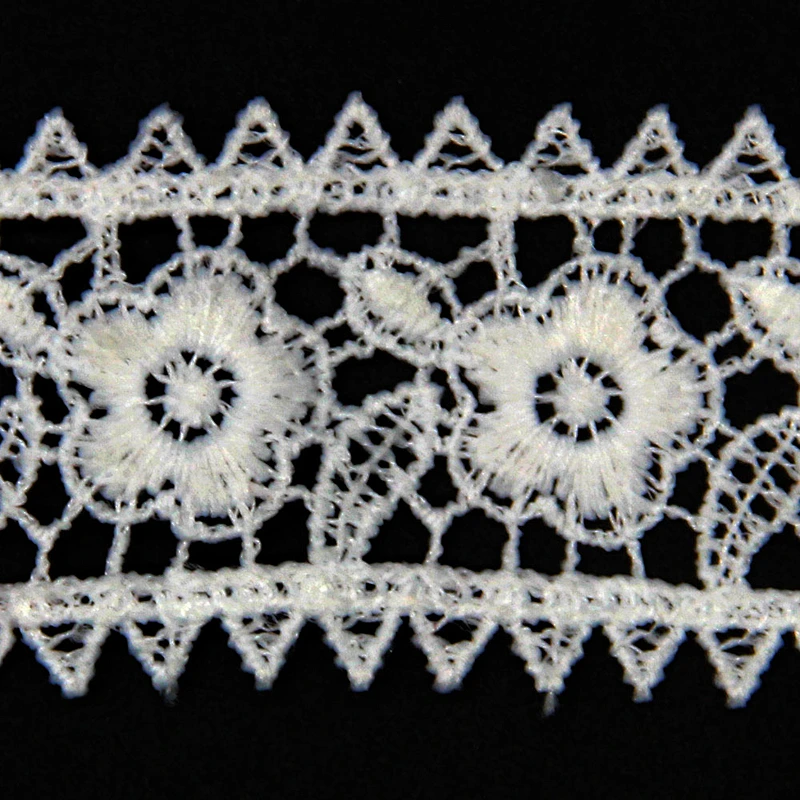 Gentle Flower Pattern 4cm Polyester Embroidery Lace