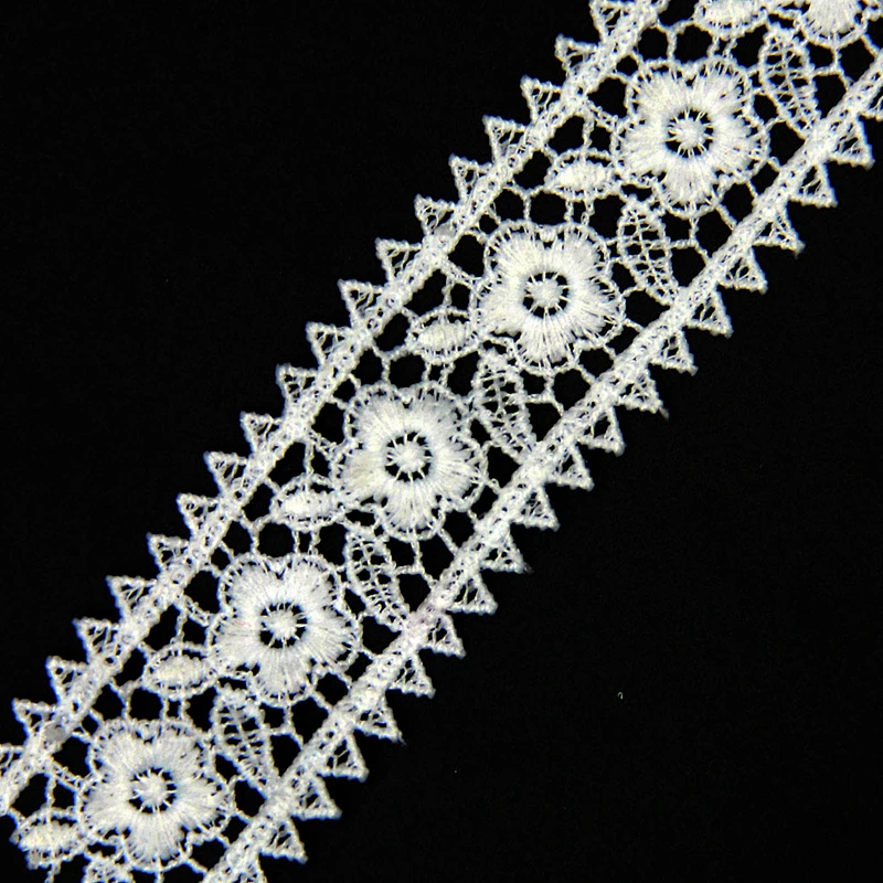 Gentle Flower Pattern 4cm Polyester Embroidery Lace