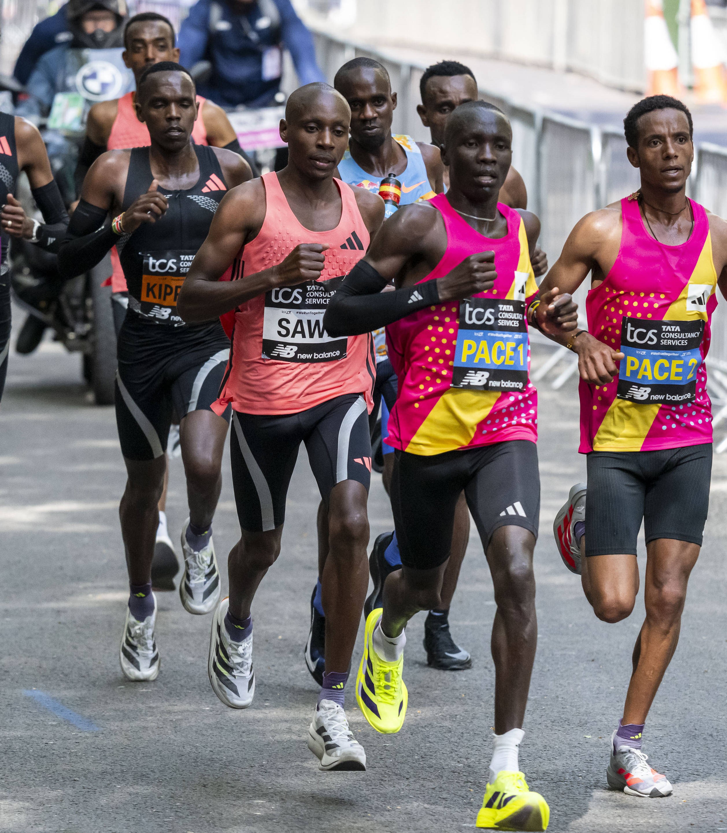 Sawe breaks 2 at London Marathon