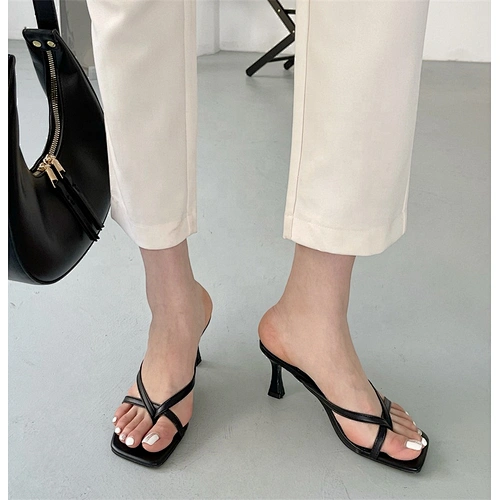 115242 DEleventh shoes 2022 Simple style square toe clip Flip flop sandals slippers kitten heels women shoes white black heels