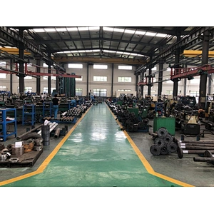Injection molding machine screw barrel