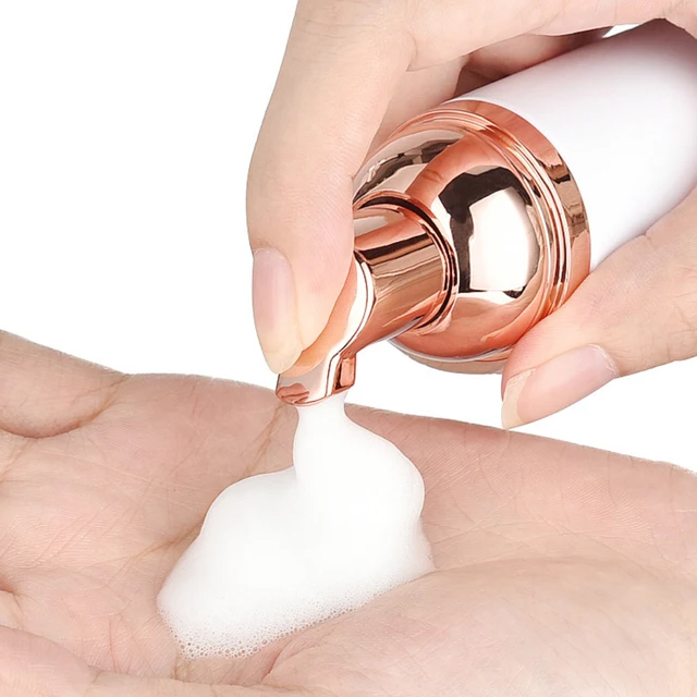 EYELASH SHAMPOO