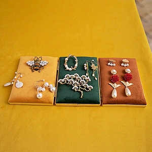 Colorful jewelry rack creative ornaments jewelry shop shooting props flannel jewelry earrings storage display board holder