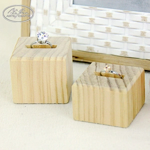 Customized Simple Style Mini Wooden Jewelry Ring Display