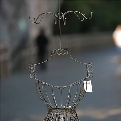 Durable metal adjustable tailoring female mannequin cheap head with shoulders mannequin