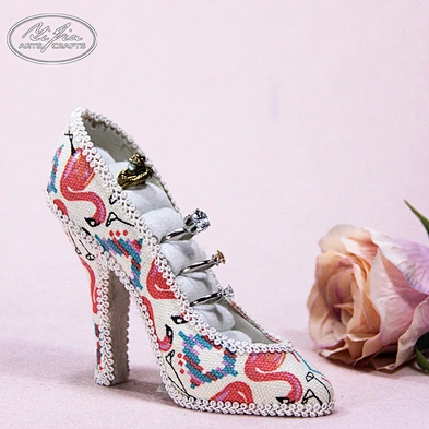 Customized Shoes Shaped Jewelry Display Stand Ring Ornament Holder