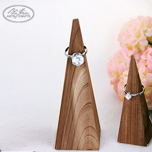Customized Simple Style Mini Wooden Jewelry Ring Display