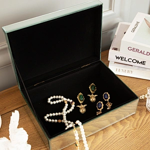 Customized luxury Letter pattern glass Jewellery storage box with black velvet