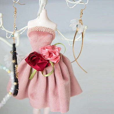 Fashion Pink Series Jewelry Display Stand Including Resin Jewelry Doll, Flannel BoxJewelry Box, High Heels Ring holder