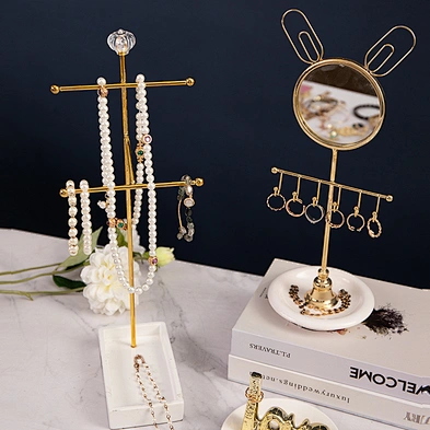 Golden Earring Necklace Bracelet Rock Metal Jewelry Display Stand With Ceramic Tray