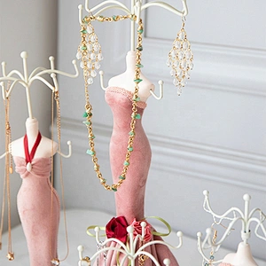Fashion Pink Series Jewelry Display Stand Including Resin Jewelry Doll, Flannel BoxJewelry Box, High Heels Ring holder