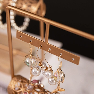 Customized 2-Tier T Shaped Jewelry Organizer Gold Metal Jewelry Necklace Bracelet Holder With Acrylic Tray