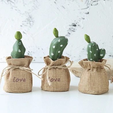 Home Desktop Decoration Green Plants Small Plastic Artificial Cactus Plants With  Burlap Bag