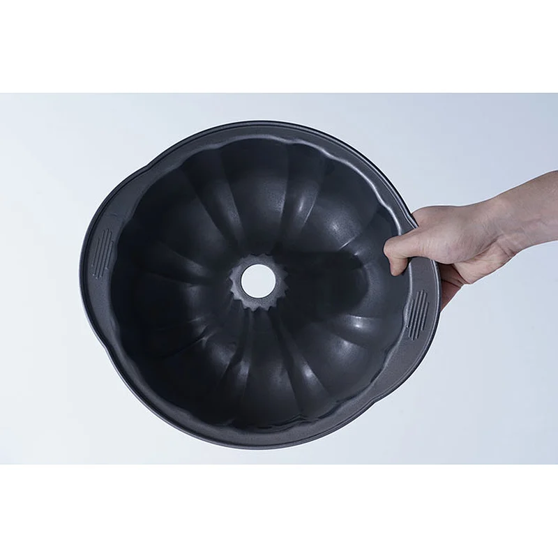Hot sale custom design professional bakeshop carbon steel non stick coating flower pattern doughnut cake mold bake tool