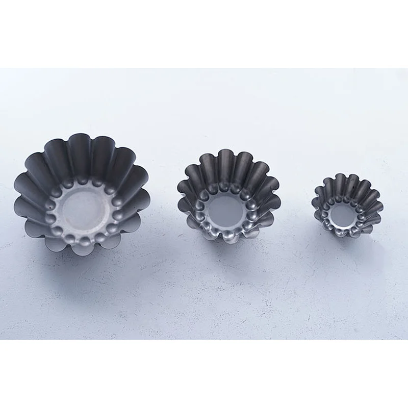Hot sale personalized round wavy edge design carbon steel non stick coating cake mold cupcake bakeware sets