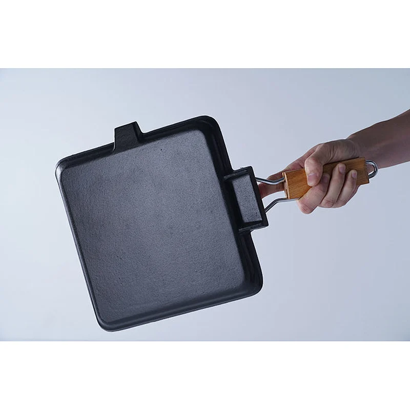 Wholesale durable black square shallow bottom cast iron preseasoned frying pan skillet with insulated wooden handle