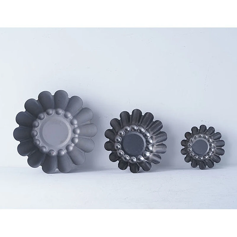Hot sale personalized round wavy edge design carbon steel non stick coating cake mold cupcake bakeware sets