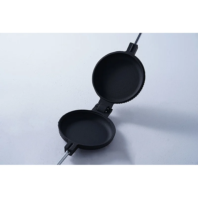 Accept customized brand good quality small round black foldable cast iron preseasoned frying pan with long handles