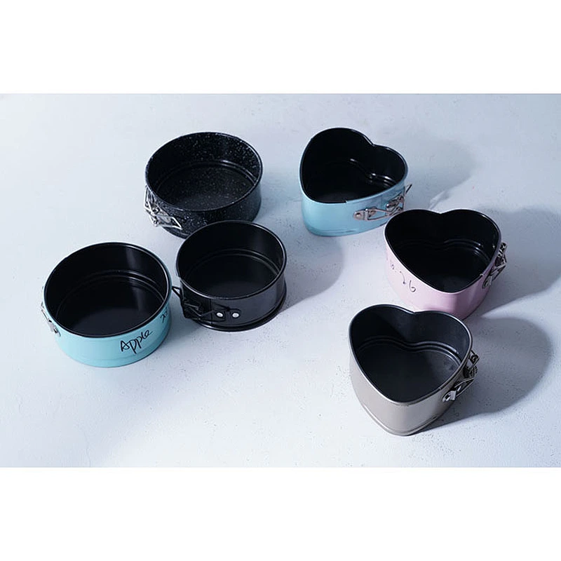 Hot sale multiple sizes available cute heart shape round carbon steel non stick coating cake mold bakeware set