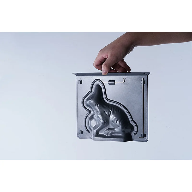 Hot sale professional 3d cartoon rabbit pattern carbon steel non stick coating cake decoration mold for children