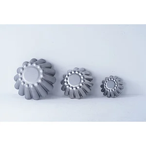 Hot sale personalized round wavy edge design carbon steel non stick coating cake mold cupcake bakeware sets