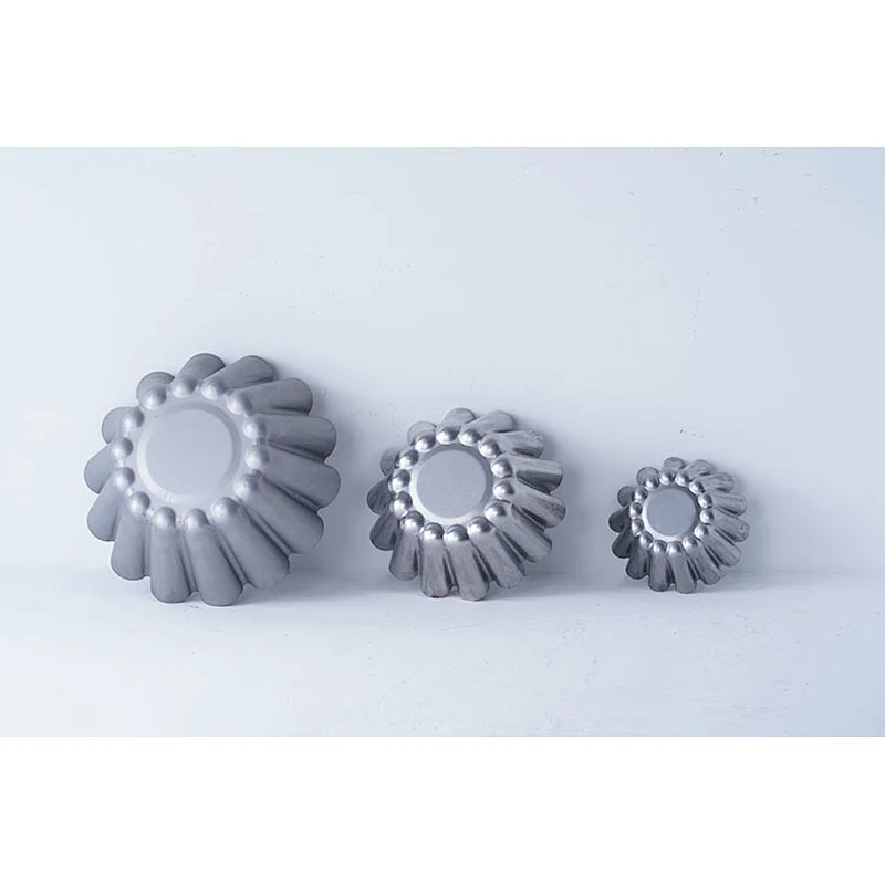 Hot sale personalized round wavy edge design carbon steel non stick coating cake mold cupcake bakeware sets