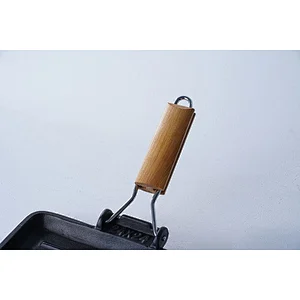 Wholesale durable black square shallow bottom cast iron preseasoned frying pan skillet with insulated wooden handle
