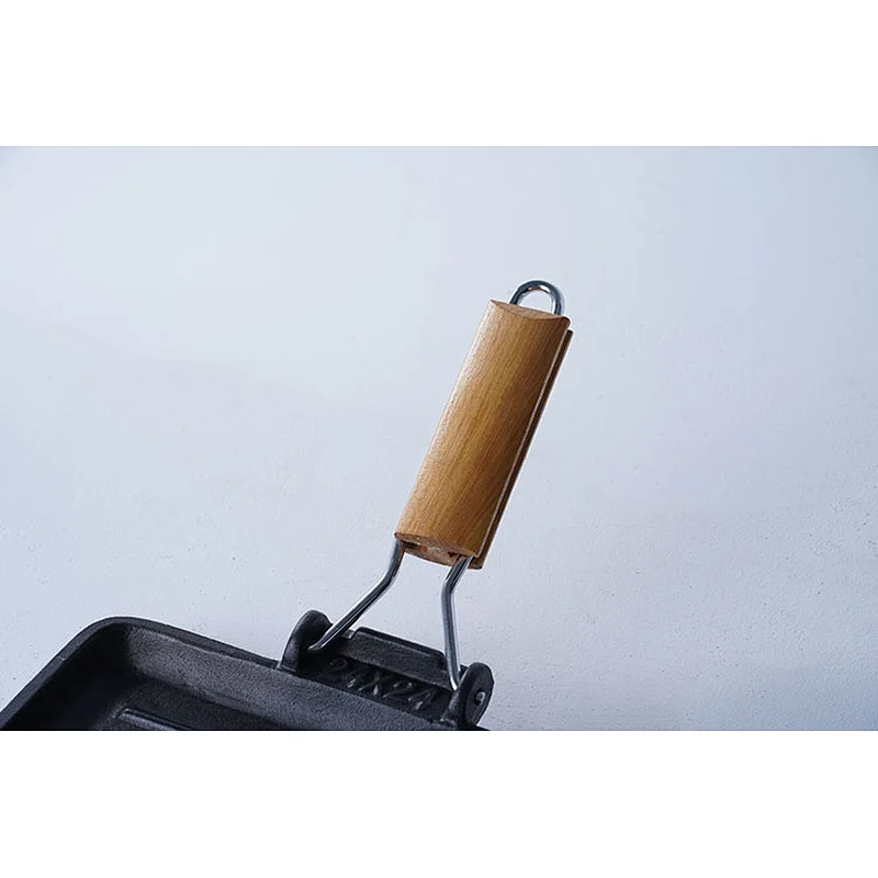 Wholesale durable black square shallow bottom cast iron preseasoned frying pan skillet with insulated wooden handle
