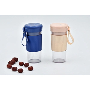 Hot sale USB rechargeable travel school office waterproof fashionable mini pink plastic portable blender juicer cup for girls