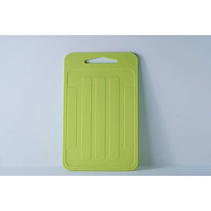 Wholesale fashionable kitchen tool oval green butcher table cutting board plastic new chopping board