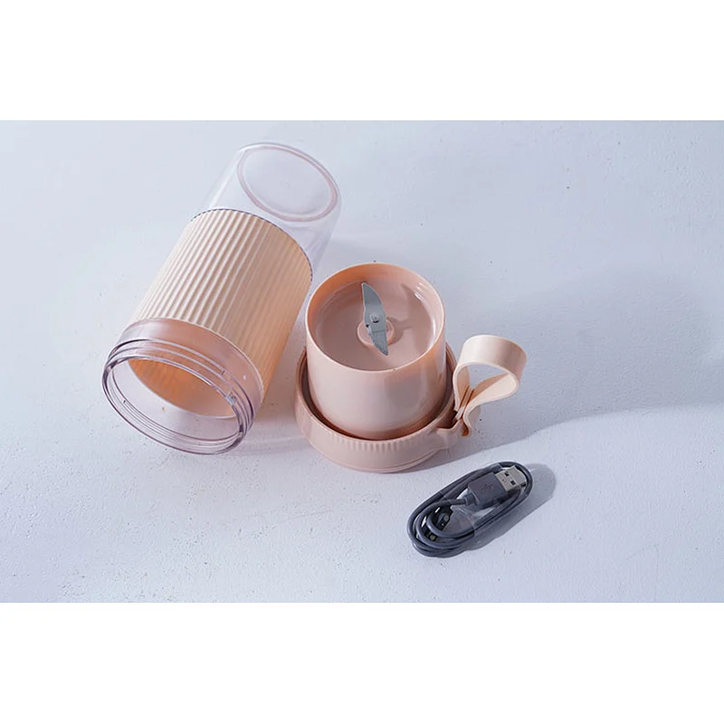 Hot sale USB rechargeable travel school office waterproof fashionable mini pink plastic portable blender juicer cup for girls