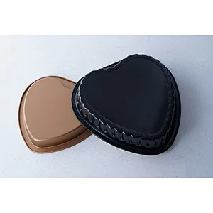 Hot sale shallow flat bottom lovely heart shape carbon steel non stick coating cake mold tray for girls