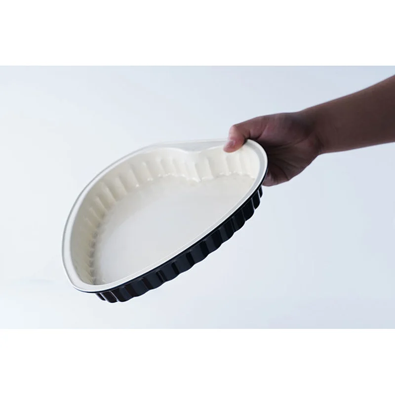 Hot sale shallow flat bottom lovely heart shape carbon steel non stick coating cake mold tray for girls