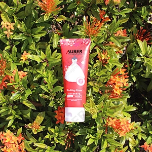 Plastic laminated tube for hand cream